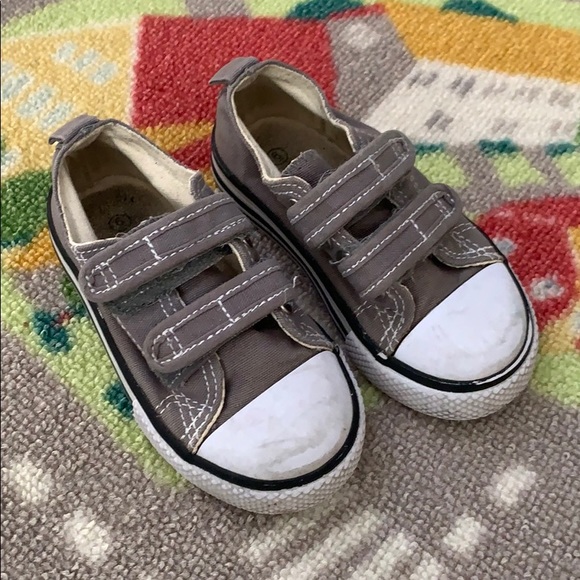 kids velcro tennis shoes